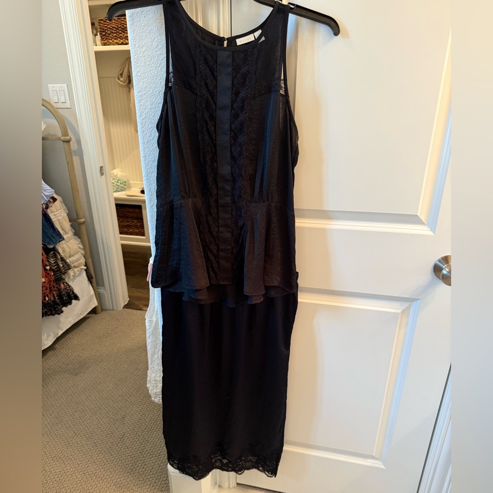 Hinge Elegant Black Silk and Lace Matching Set